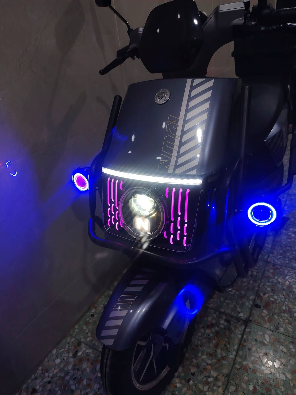 دراجه صكر موديل 26 استخدام شي قليل بطاريه ليثيوم فوسفات الحديد 50 انبير تمشي بل شحنه الوحده أكثر من 60 كيلو سرعته 90 بريكات هيدروليك لايت عالي ناصي نشرات اي نقص مابيها سعر 950 بيهه مجال مكاني بغداد ابو غريب


**إذا كنت صاحب هذا الإعلان وتريد حذفه لأي سبب، رجاءا أرسل رسالة إلى الدعم الفني**