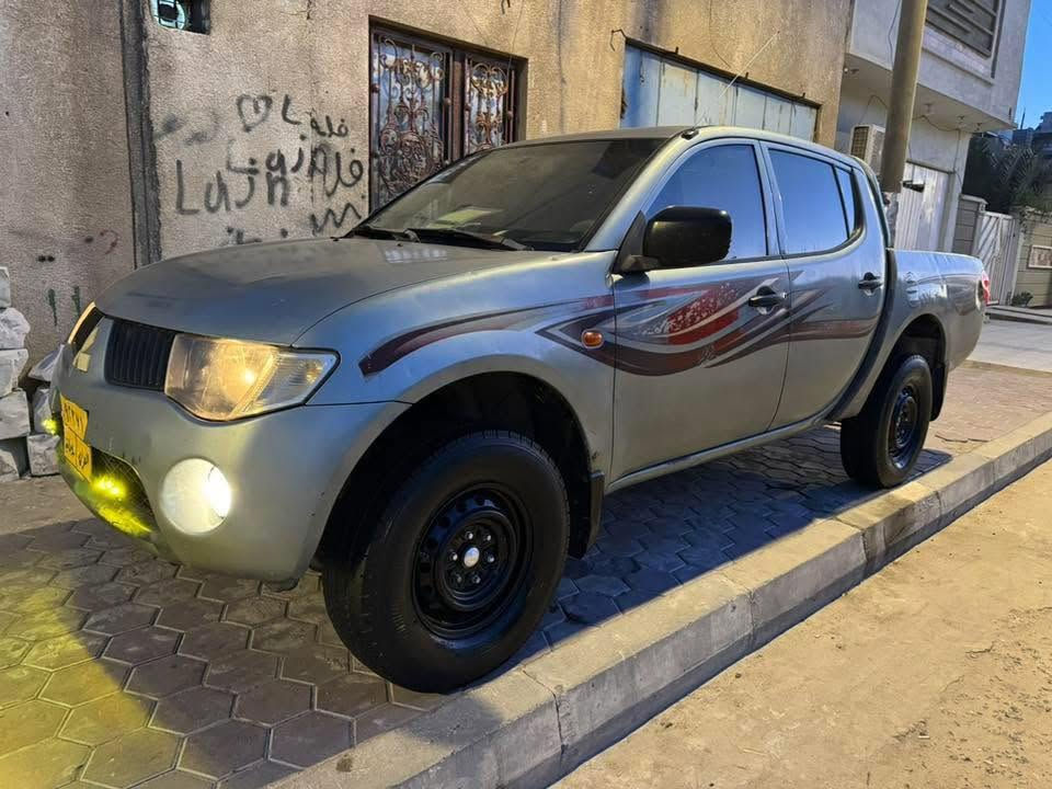 مستوبيشي للبيع ادوات ادوات
موديل 2009 شوف العين ابيع كوم حديد 
مكان السيارة البصرة 
 السعر 49 
***********.
