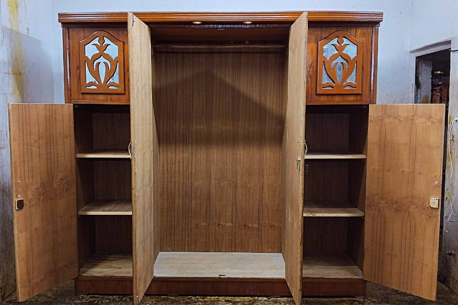 كنتور أربع ابواب ملحق داخل وخارج صاج مستخدم *********** 
يوجد توصيل ب أجرة
