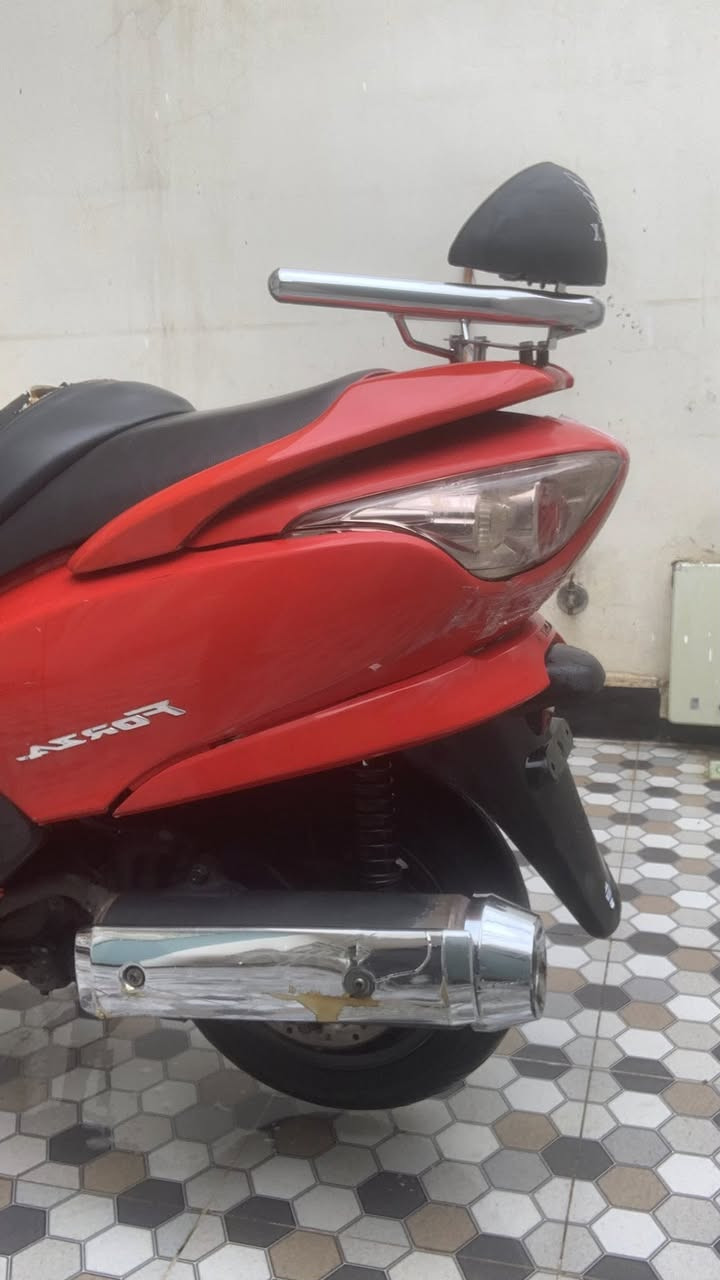 دراجه فورزه 08 كرستال
دراجه حيل ناعمه ونضيفه مال جناي 

شلعه ومعدل تشك الكاع عليها ادامه للكلجات 

مكينتها خير من الله مصورها شوفت عينكم 

بيها منضومه زنون عالي ناصي 

كفراتها حلوات لا شخوط ولا كسور لون احمر 

دراجه متعوب عليها مو شلون مجان يعني كامله نواقص خفيفه بعدهلها 

دراجه مكانها ديالى بعقوبه       سعرها ١١٠٠ وبيها مجال للشراي

شراي اتصل ***********
