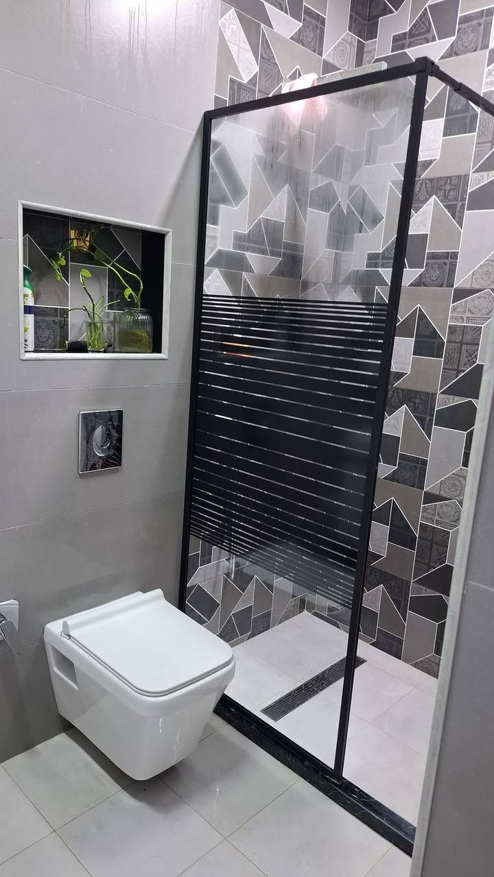 السلام عليكم
بيت مساحة ١٠٠ متر مربع طابو صرف 
الواجهة 6.75 النزال 15
3 غرف نوم وحدة بالطابق الارضي 
2 بالطابق الثاني وحده منهن ماستر 
العنوان : بغداد البلديات مضمار العابد قرب شارع الحشد 
للاستفسار اكثر الاتصال على الرقم 
***********
