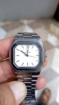 ساعة يابانية • كوارتز • نظيفه فول