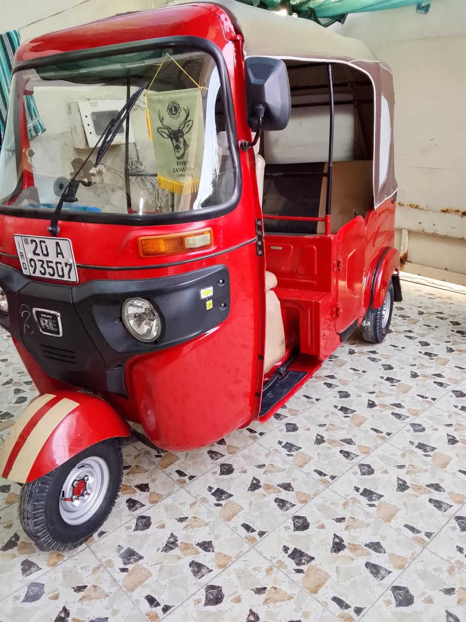 تكتك 22 شهر 8 رقم وسنويه انگليزي ديالى تحويل ثاني يوم كامله مابيها اي نقص السعر 8٫750 وبيها مجال بسيط تعال خاص او اتصل ***********
