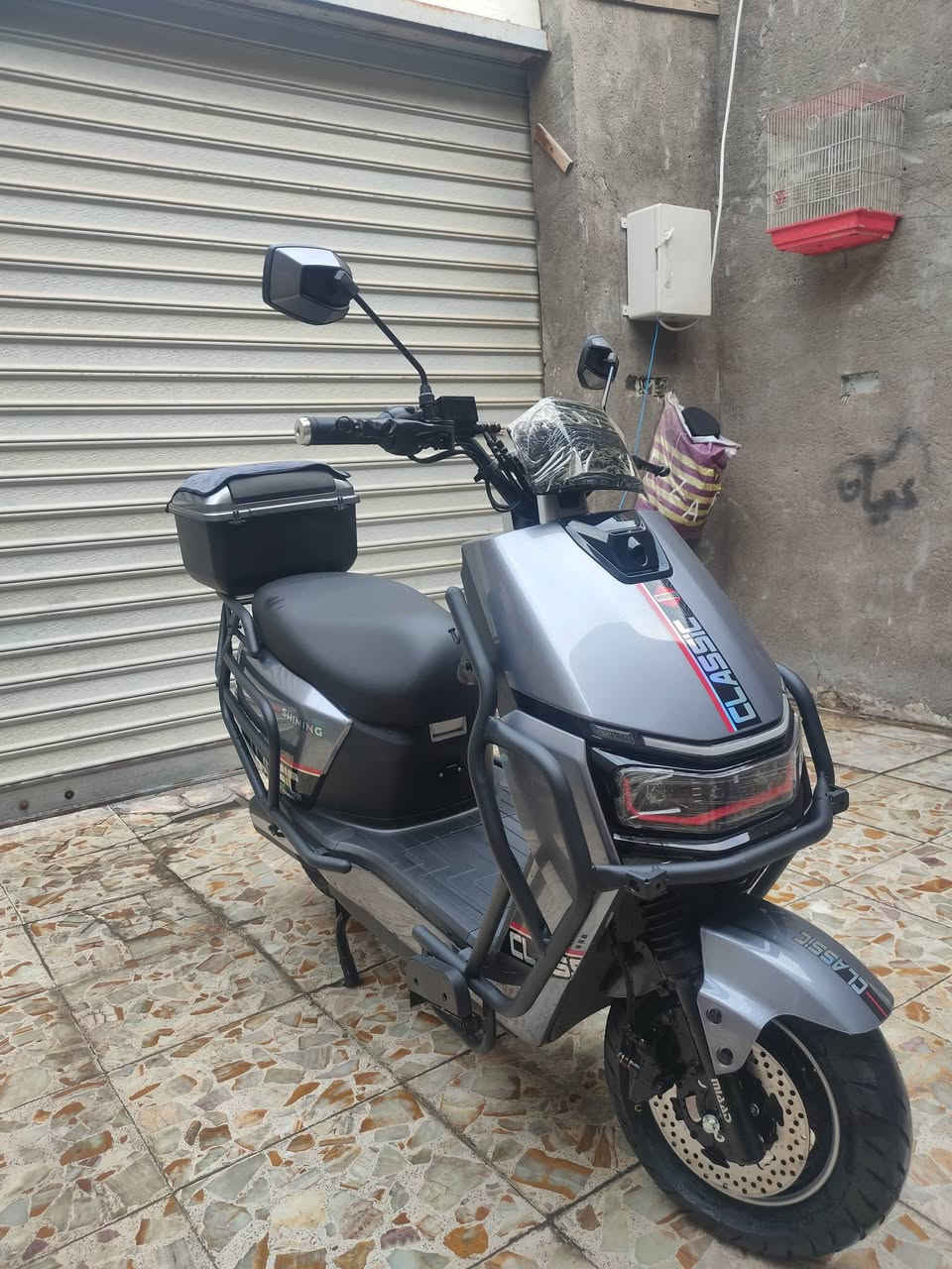 سلام عليكم دراجة شحن للبيع دراجة نضيفه بطاريات 6 الليثيوم الملف 2000 دبل اشاير بيها  لايتات عالي وناصي والسرعه 70 حقيقي دبلات امامي وخلفي السعر مليون 100 وبيها مجال قليل للطيبين العنوان بغداد مدينة الصدر رقم الهاتف ***********
