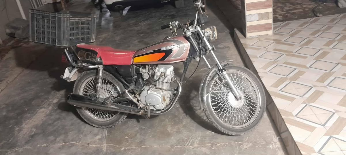 السلام عليكم..
ناما امتياز اصوليه موديل 20 حتى كمرك مدفوع وكلها جديده مكينه مامفتوحه.. ب350قفلها كلش 

***********
