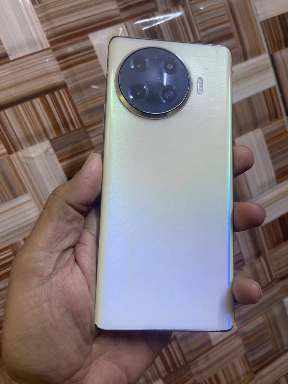 تكنو سبارك 20 برو بلاس
ذاكره 256/8
شاشه 120 هيرتز
بطاريه5000
بصمه بالشاشه
جهاز مكفول من كلشي
ملحقاته كامله
للمراوس
مكاني بغداد الشعله


**إذا كنت صاحب هذا الإعلان وتريد حذفه لأي سبب، رجاءا أرسل رسالة إلى الدعم الفني**