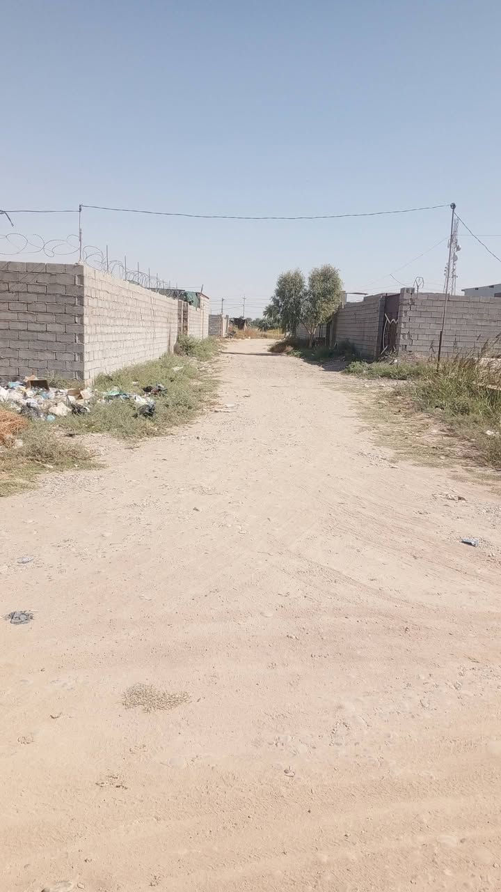 سلام عليكم شباب قطعه أرض للبيع
المساحه 140 م الواجه 8 ونزال 18 
سند زراعي 25 تحويل ثاني يوم باذن الله
موقع شارع المداخل قرب برج آسيا تبعد عن الشارع العام 150 متر القطعه محصوره ابين قطعتين ركن وهيه بل نص
الاستفسار ***********
