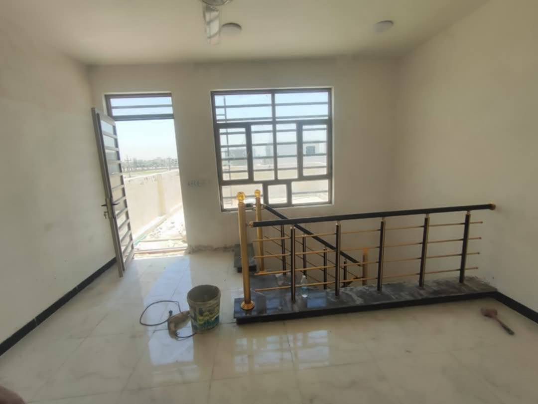 سلام عليكم ورحمة الله وبركاته دار للبيع الدوره حي دجله النسيم زراعي. ٥٠متر طابقين ونص سعره ٩٥ وبيه مجال انشالله *********** مكتب الهلال للعقار يرهم امراوس بقطعه
