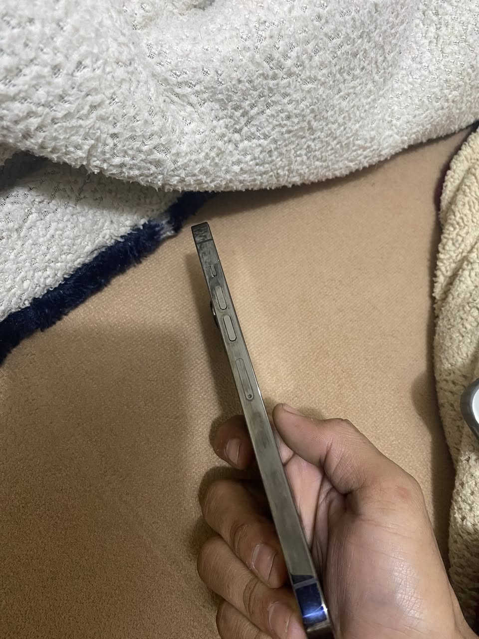 آيفون 13برو ماكس ذكره ٢٥٦ جهاز نضيف معنه الكلمه كارتونه موجوده مكاني بغداد الحريه سعره ٦٢٥ رقم ***********
