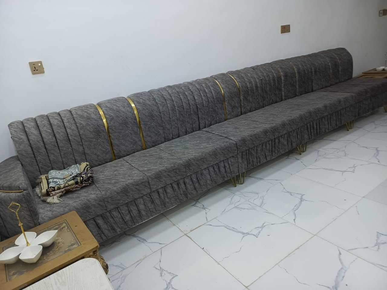 متاح ديوانين جدد استخدم قليل للبيع مكاني كوت شارع النفط وبخدمت الشراي 900 او بيهن مجال ***********
