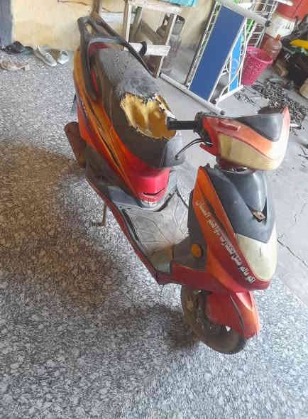 السلام عليكم دراجة سكنز صيني طافية للبيع السعر 100 /***********
