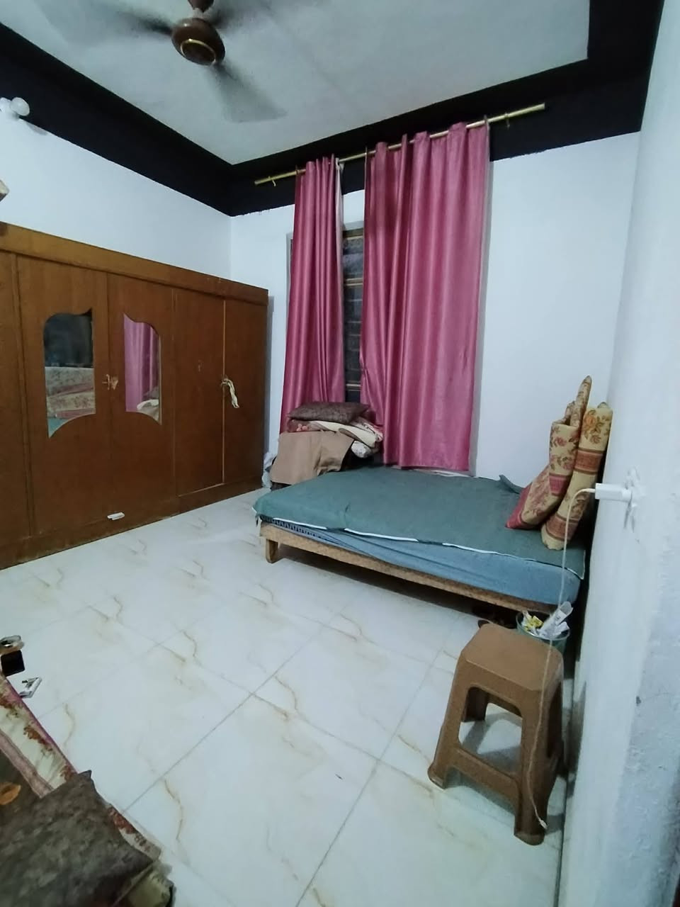 متوفر دار للبيع الخالص الشرقيه شارع النهر قرب اسواق العكيد رابع فرع ع يسره المساحه 200متر طابوزراعي سند 25غرفتين نوم ومطبخ واستقبال وصاله وترك وفوك غرفتين نوم فوك طابق ثاني بعدهن ماكاملات السعر75مليون قابل للتفاوض***********
***********
