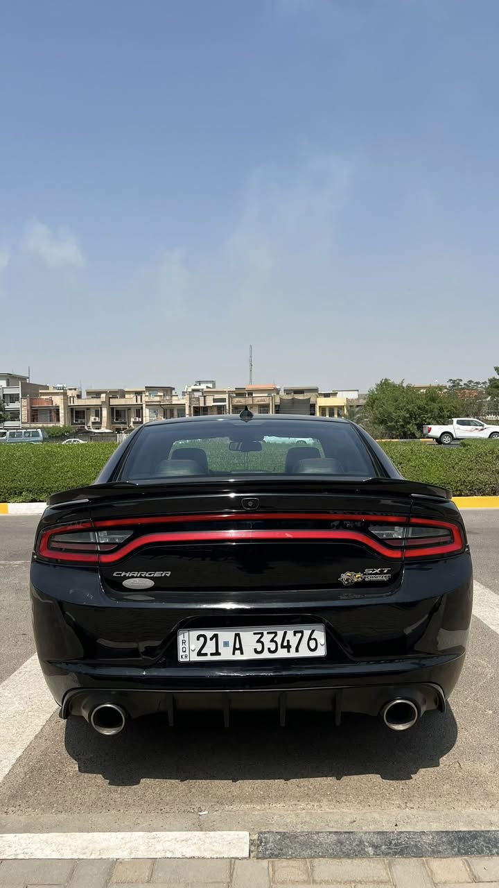 للبيع او مراوس باقل 
دوج جارجر 2017 لون أسود بدون صبغ 
تبديل قطعتين نفس اللون بنيد و باب فقط
السعر 179 ورقة و بيها مجال بسيط
 v6 محرك ستة سلندر 3.6 
فئة sxt نص فول 
مواصفاتها : 
١- بصمة تشغيل و تشغيل عن بعد 
٢- شاشة جبيرة و كامرة 
٣- لايت أمامي زنون
٤- داخل جلد و تدفئة بالكشنات 
٥- كرسي السايق كهرباء 
٦- هيتر بالمري
و باقي المواصفات المعروفة + حجر البيئة البلاد موجود
عليها ادامة كاملة و لا كلوب مشتغل بالدشبول
عبوة كاملة فيول بم جديد / تايرات جديدة / منظومة احتراق بالكامل 
تبريدها ثلج الحمدلله 
ماشية ١٢٠ ألف 
حادث السيارة سطحي من امريكا بس البنيد و مبدل نفس اللون صور الحادث مرفقة بالمنشور و الجاملغ مال سايق بي بارد و ايرباك راجع سستم
و انطخ عندي باب السايق يمي و بدلته نفس اللون 
يعني بدون صبغ ( فقط قطعتين مبدلات نفس اللون )
السونار مرفق كذلك بالمنشور
السيارة رقم سليمانية الجديد و سنوية جديدة و هزة جديدة بأسمنا تحويل ثاني يوم 
مكاني بغداد / السيدية 
***********
