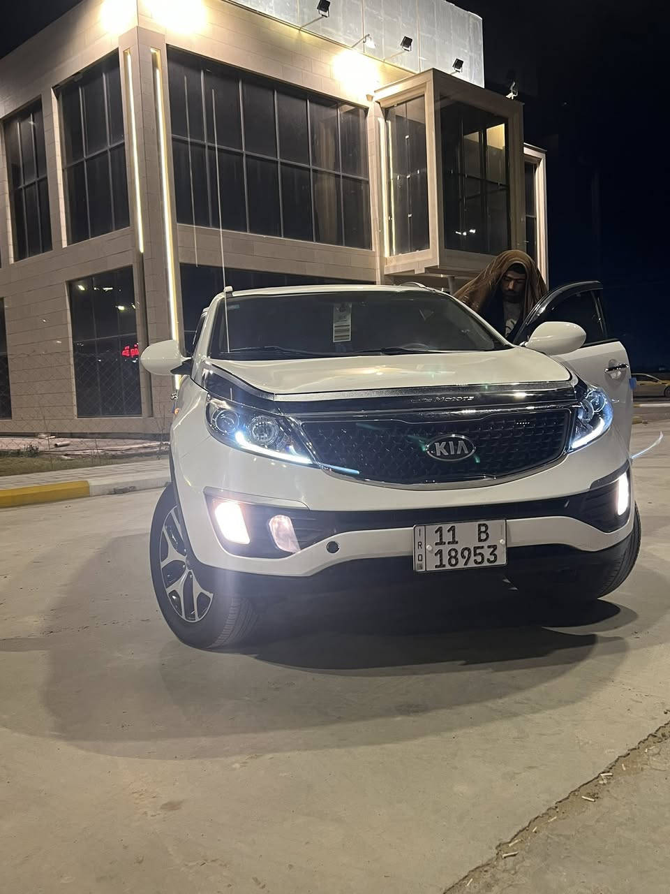 السلام عليكم سبورتج خليجيه موديل 2011 السعر 133سياره بيها قطعه وحدا بدون حادث مكينه 2000 دوش المرغوب 
رقم بغداد نكليزي هزه جديده حداديه اماميه خلفيه جديده 100/100 تخم تاير 100/100 كامره شاشه حساسات 
سياره اي نقص مابيها 
بيع أو مراوس 
مكان السياره كوت شارع النسيج 
***********ابو كيان 
***********سيد سليمً
