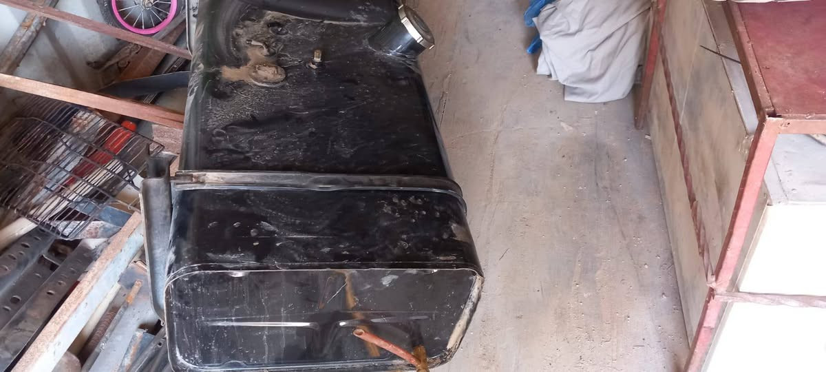 سلام عليكم اخوان 
تانكي كاز 200  لتر يرهم كنتر وعل هينو تانكي كلش نضيف 
***********
عنوان البصرة
