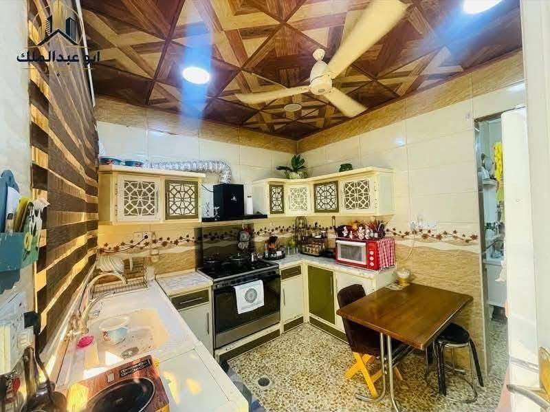 السلام عليكم ،،،،
🏡دار للبيع 🏡
الموقع 🌎:-الملايين الاولى
 (خلف الكمرك)📍
المساحه 📐125م✅ 
الواجه📏 8م✅
التفاصيل :-
2غرف نوم ✅
استقبال ✅
هول +مطبخ +مشتملات✅
خدمات كامله ✅
السعر 80مليون وبي مجال✅
للاستفسار اكثر :-
***********☎️
***********☎️
