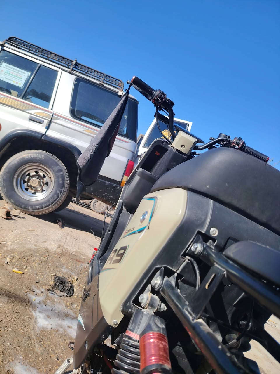 سلام عليكم دراجة شحن للبيع ار تسعه ملف جديد بطاريات جديده التفاصيل خاص ***********
