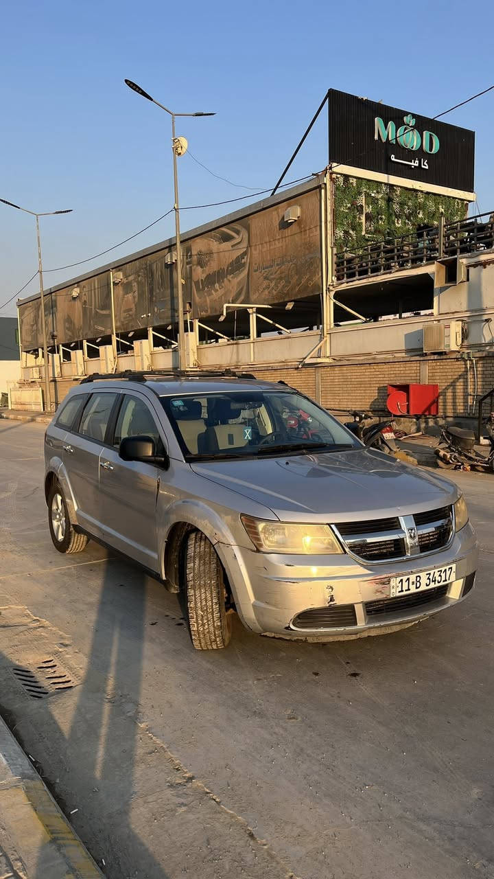 السلام عليكم 
دوج جورني موديل 2009 رصاصي رقم بغداد بأسمي التحويل ثاني يوم السياره بيهة جاملغ بصف السايق راجع بارد ومصبوغ فقط باقي السياره كفاله مكينه 3500 
6 سلندر 5 راكب كير ومكينه كفاله سياره جاهزه تدفئه تبريد شغال ما ناقصهة شي شغل واطلع
 ملاحظه : السياره بيهة طخطخات بسيطه وواضح بالصور 
مكاني واسط /الكوت 
رقمي واتساب بي

‭0784 419 4996‬
السعر 85
