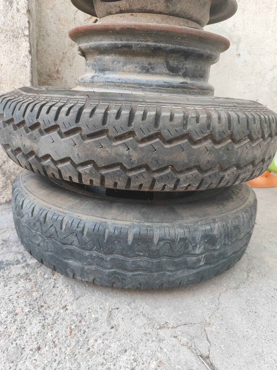 السلام عليكم 
متاح باب خلفي كيا نثيه 
وتايرات ووياله كيا فحل 
مكاني كوت 
استفسار #وتساب فقط ***********
