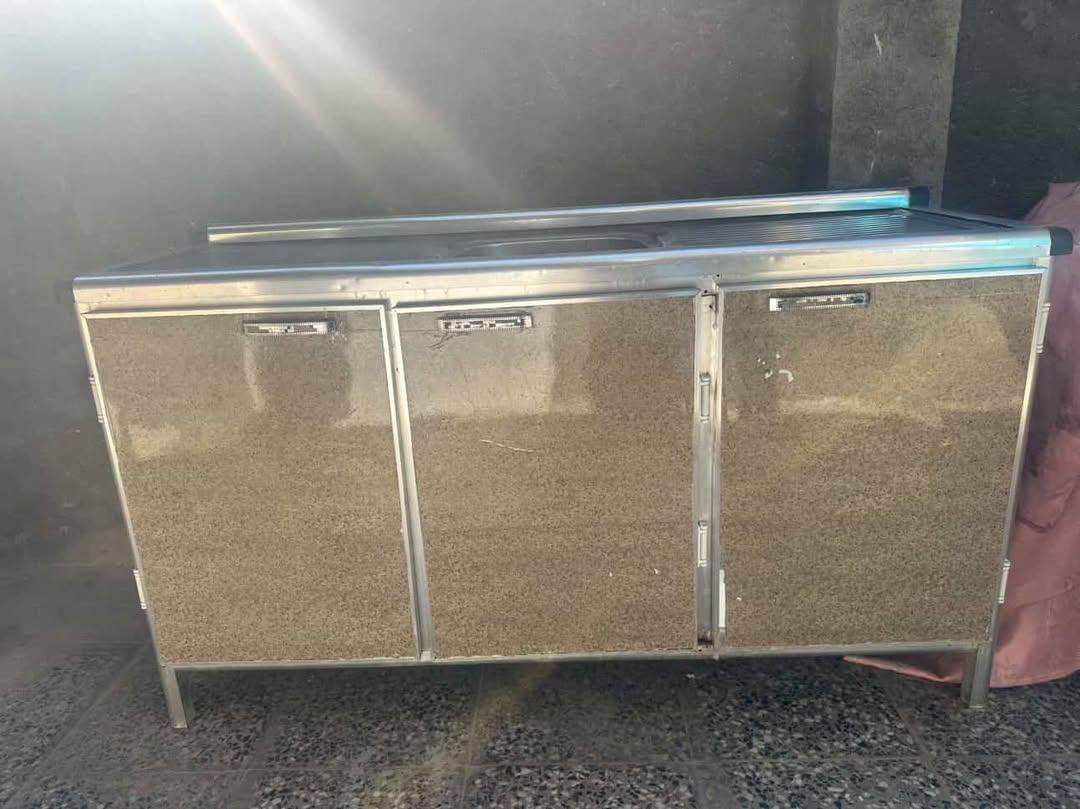 كاونتر للبيع ٣قطع الطول متر ونص. السعر١٦٠الف 
العنوان الحسينيه مسقط شارع الشركه.


**إذا كنت صاحب هذا الإعلان وتريد حذفه لأي سبب، رجاءا أرسل رسالة إلى الدعم الفني**