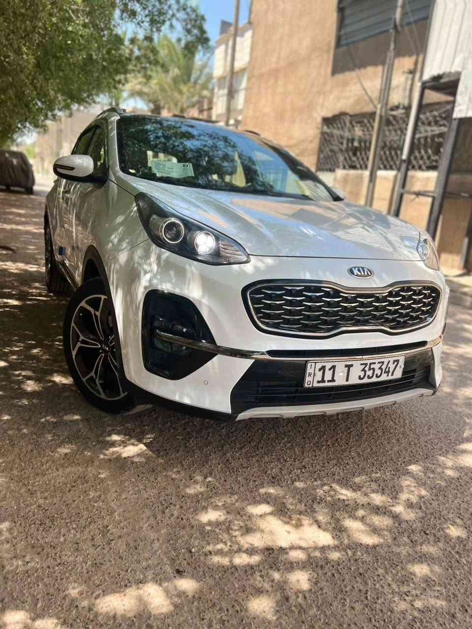 السلام عليكم 
سبورتج موديل 2021 خليجي فئه GTLINE جي تي لاين أعلى فئه فول مواصفات للأخير كلشي تريده بيها مكفوله سياره من صبغ وضربه وتبديل والفتح كفاله.....مواصفات السياره:

بصمة أبواب العدد 2
بانوراما 
كشنات جلد تطريز خاص ب فئة GTLINE+كشنات الأماميه كهرباء 
تدفئه+تبريد في الكشنات 
صندوق كهرباء 
تشغيل عن بعد 
حساس أمامي+خلفي+بك لايت الخلفي لد 
لايت زنون 
سايد بريك (هاند بريك) بصمة
3 أنظمة قيادة
تبريد قطعتين 
عدد الأيرباك 8 
ويل حجم 19
كامرة خلفيه 
وغيرها من مواصفات المعروفه.....سياره على وضع شركه تخم تاير جديد سبير مانازل العدة وطفايه موجوده رقم بغداد الدولي شرط تحويل مكينه 2000 دوش مكفوله كير مكفول حداديه جديده تبريد ثلج ماشيه 91 الف حقيقي 
مكان السياره بغداد للاستفسار الاتصال على ***********
