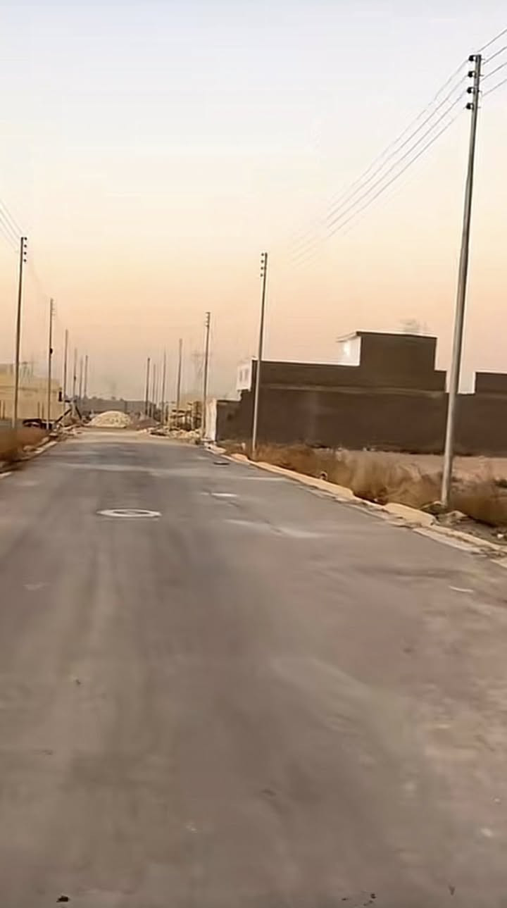 قطعه ارض للبيع. مساحه 100 متر. طابو زراعي سند 25
واجهيه 6 متر وربع. نزال. 16 متر.  

بغداد منطقه الكرغوليه منطقه جديده نموذجيه 

كامله الخدمات قرب منازل عوائل الشهداء سرايا السلام 

على سده خلف الامين (مجمع سيد احمد الحسني )

من الجسر الاخضر وتاخذ يسار مباشر على سده 

تبعد عن المشتل وبغداد الجديده 15 دقيقه.

كامله الخدمات ماء. كهرباء. تبليط مجاري 

سعر مال بيع  17 مليون. 

الاستفسار ***********
