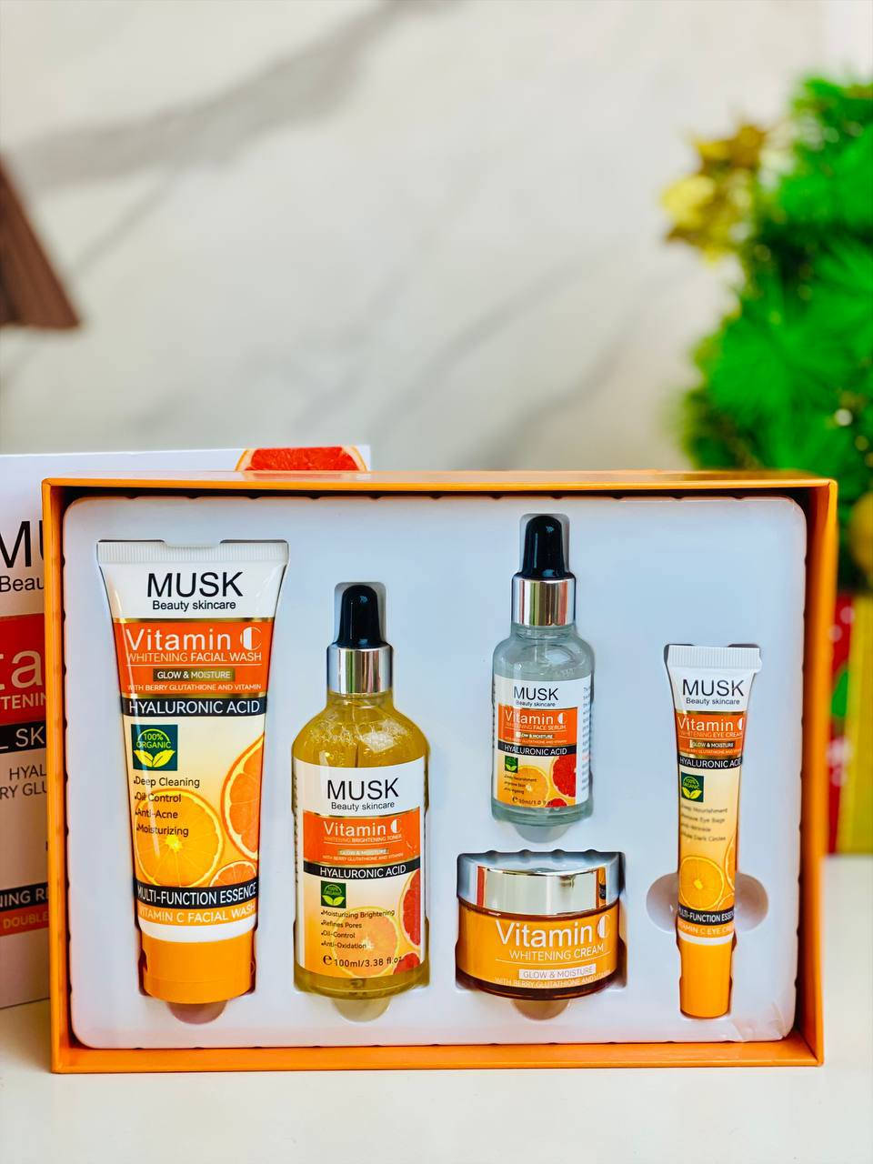 مجموعة منتجات العناية بالبشرة من ماركة MUSK Beauty 🟠skincare، والتي تتمحور حول فيتامين C لتقديم فوائد التبييض والإشراق. 🍊

تتضمن المجموعة غسول وجه، سيروم، وكريم تبييض. 🍊
المكونات الرئيسية تشمل فيتامين C وحمض الهيالورونيك. 
الفوائد المعلن عنها هي التنظيف العميق، التحكم في الزيوت، 😍مكافحة حب الشباب🔥، والترطيب. 
تساعد المنتجات على تفتيح البشرة ومعالجة البهتان وتوحيد اللون. ✔️♥️

للاستفسار والحجز مراسله خاص


**إذا كنت صاحب هذا الإعلان وتريد حذفه لأي سبب، رجاءا أرسل رسالة إلى الدعم الفني**