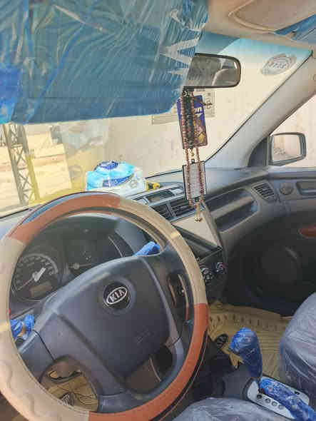 سلام عليكم كيا سبورتج خليجي مكفوله من الصبغ والضربه شخطه بسيطه بل باب فتحه سقف رقم اربيل  تبريد ثلج تدفئه محرك 2000 موديل 10 باسمي تحويل ثاني السعر 122وبيها مجال رقم *********** فول مواصفات حساس خلفي
