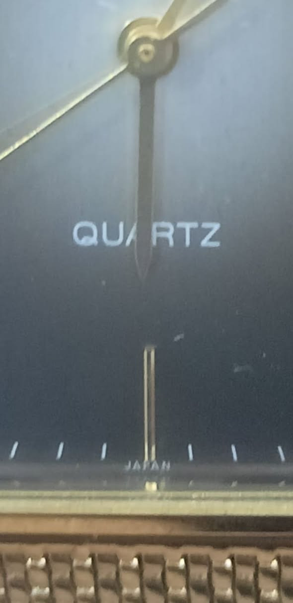 السلام عليكم 
بعد أذن القائمين على الاداره 
ساعه ماركه(Accurist) اكيوريست
كوارتز _الابعاد ٢٧ × ٣١ ملم 
المينه لونين _منفذ شهري 
مع العلبه والاوراق لوك غير مستخدم 
السعر ١٣٠ الف 
توصيل جميع محافظات العراق 
تواصل ماسنجر 
وات ساب ***********
