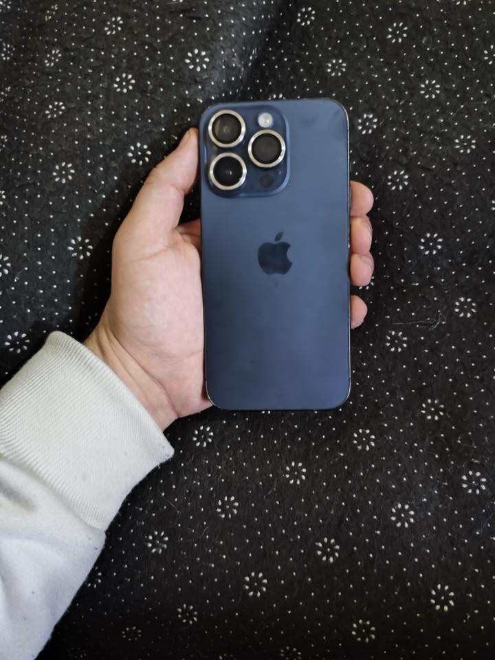 ايفون 15 برو 
مبدل شاشة 
نسبة البطارية 87 مشحون 854 
السعر 675 
او مراوس مع s23الترا 
***********
