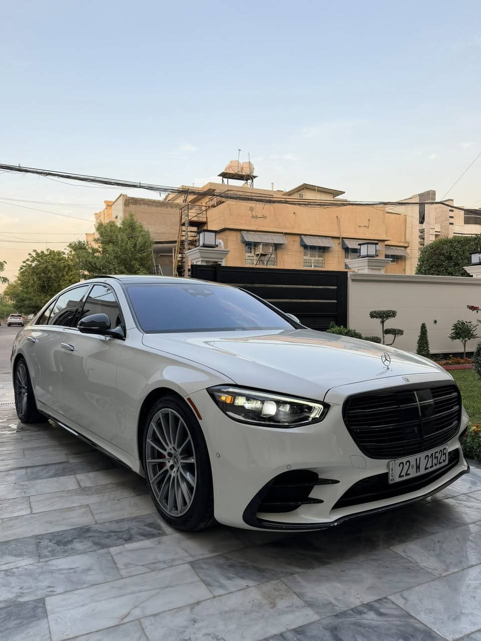 مرسيدس s500 2023 
جديده امريكيه حادثها جاملغ خلفي فقط 
ماشيه 41 الف ميل جديده جداً
السياره داخل مبدل وليس مدوشم
يعني كله اصلي وكاله 
السياره مكانها بغداد 

***********
