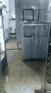 السلام عليكم مطعم للبيع مكانة بل سيدية ايجارة 250 الف المطعم شغال وبي اجهزة توترز طلبات وبلي
بي حماية
فرن
دكت
وساحبة
وطباخ 
وسنك
وميز
كلة سل ستيل وجديد مثل ممواضح بل فديو
 للاستفسار ‭0775 970 4446‬
