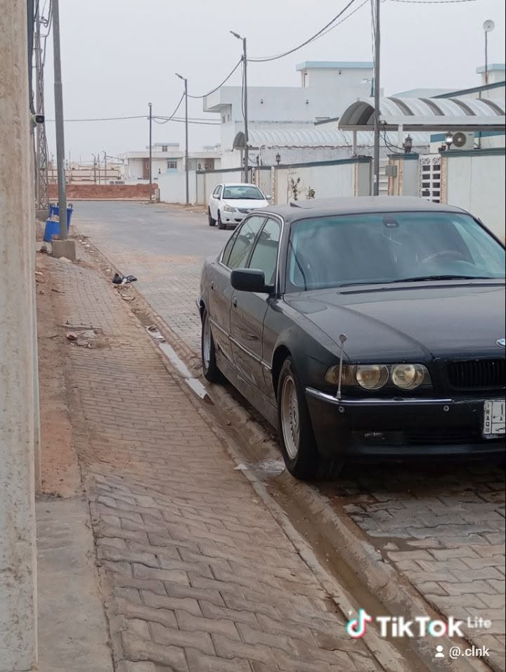 السلام عليكم 
بي ام كاسحه 2001 ، حجم 750،  اصل 12 سلندر ، كشنات كهربائي ، خمس بردات والأخيرة كهربائي ، ستيرن تحكم ، ارباكات ماطاكه ، دبل جام ، دينمه ماي ، السيارة فول مواصفات الجنطه شفط والتفاصيل أكثر  اتصال ***********
