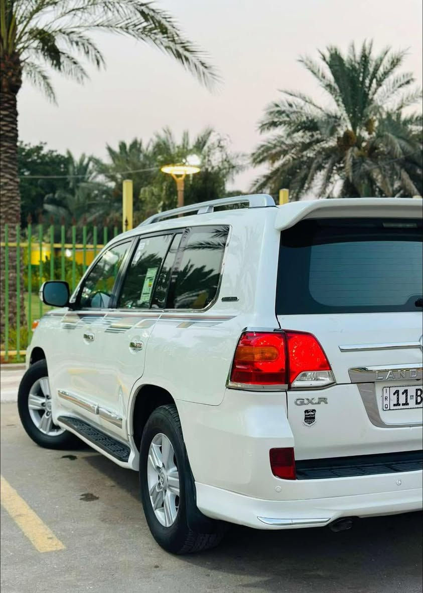 السلام عليكم 
رقم صاحب السيارة 
***********
