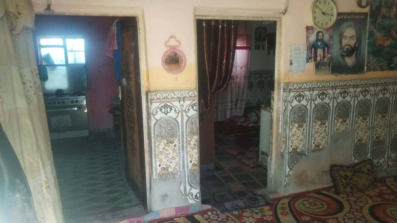 بيت بل سنيه بقريه فيصل مساحه ١٥٠ بيه غرفه وبراني وصاله ومطبخ وحمام داخلي وخارجي ***********
