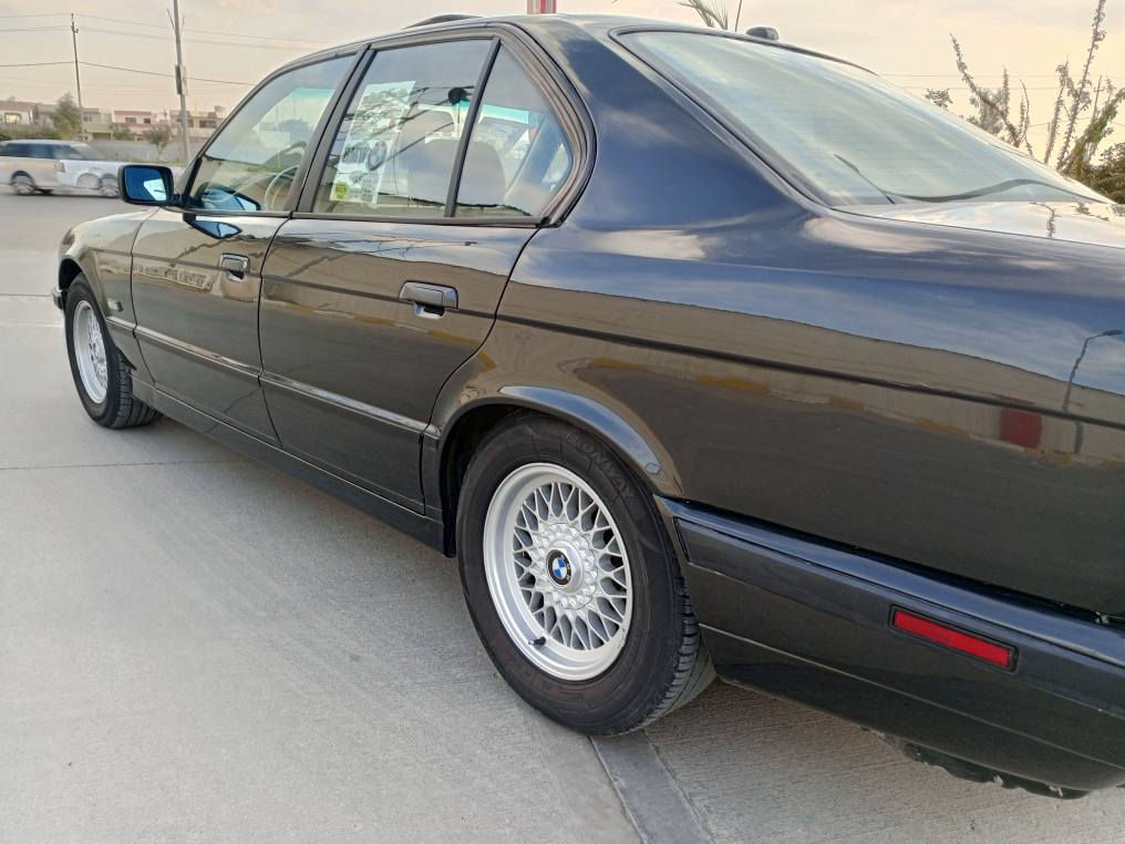 ✌️سلام عليكم اخوان. بي ام موديل (1991 ) قبات مواصفات فول فول رقم كركوك جديد مكينة ( 525 ) بيلادي كير اوتوماتيك كير و محرك بشرط مابي سرف و بخار بدون ضربة بدون اي شي كدام و خلفي كبس فقط صبوغ جمالية سنوي جديد لحد ( 2030) بأسمي هزة جديد
✅(بجم عریض)
✅(سلايت كارباء)
✅(كشن جلد)
✅(كشن كاربائي كامل)
✅( جامات كاربائي)
✅(  تلفون بيلادي )
 ✅بطاقة بنزين موجود 
✅ ( تبريد تدفيئه يشتغل )
✅ (كاربائيات كل يشتغل)
✅ (شاشة الكمبيوتر) 
✅(تحديد سرعة)
✅(تحكم ستيرن)
✅( تحكم لايتات )
✅( لايتات زينون)
✅(بردة بيلادي كامل )
بشرط تحويل مباشر سعر 72بي مجال
رقم موبايل ***********
*********** كركوك, العراق
