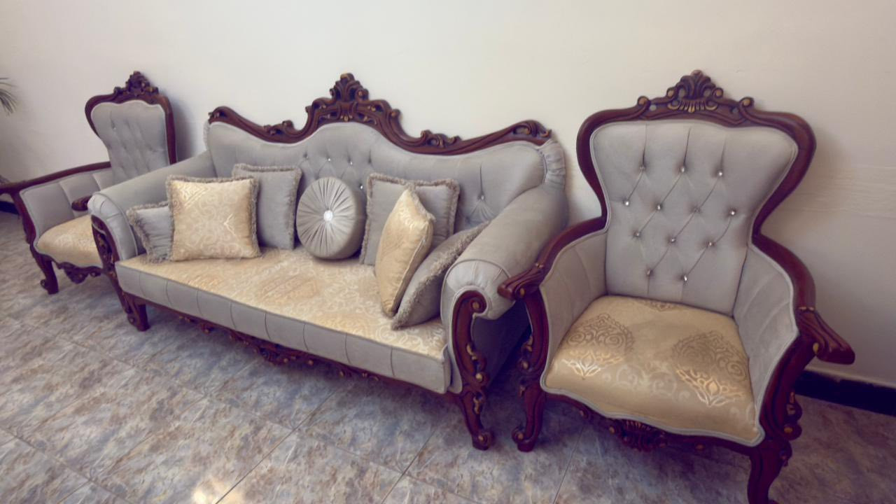 السلام عليكم
للبيع تخم قنفات اخو الجديد 

١٠ مقاعد و ويا ٢ مقعدين اضافي مع طبلة وسطية

جديد جدا مستخدم فقط شهرين 

السعر مليون و ١٥٠ الف  مكاني بغدادالمنصور هاتف 0771282070


**إذا كنت صاحب هذا الإعلان وتريد حذفه لأي سبب، رجاءا أرسل رسالة إلى الدعم الفني**