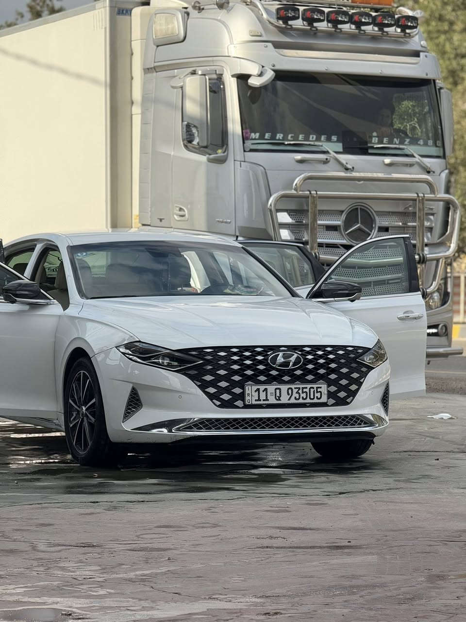 السلام عليكم
ازيره كراند موديل 2022 v6سلندر بانزين  فول موصفات 
داخل ابيض ملكي  فول 1/1 ماعده البنورما 
لاتصال *********** علي 
بغداد الزعفرانيه  السعر 220 وبيها مجال
