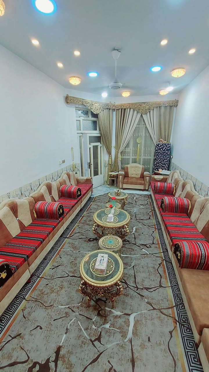 سلام عليكم 

 بيت للبيع مساحه ٢٠٠م

طابو زراعي  كل خدمات تكاملت من ماء وكهرباء وكيبل ضوئي 

 مكانه كاع راجي ابو احمد

 بيت جديد بناء درجه أوله

 بناء كله طابوك صب كونكريت

 يتكون الأول  من 

ديوانيه ومطبخ وصاله وغرفتين وصحيات ومنور وطارمه جبيره بيت جاهز عله اخر حبايه

الطابق الثاني هيكل واصل للسقف يتكون من 

٤غرف نوم وصاله وحمامات 

 وخدمات بيه ماي خطين  وكهرباء المحوله بلباب وكيبل ضوئي كامل

سعر البيت [[٩٠]]وقابل للتفاوض 

لاستفسار مراسلة الحساب أو الاتصال على الرقم

***********
