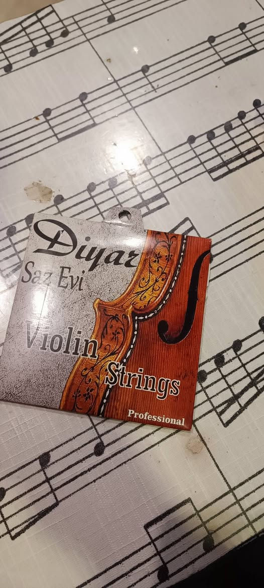 عروض 😍😍
اوتار عود تركي 12 الف
اوتار كمان 10 تالف 
اوتار عود ايكولا اصلي 45 الف 
عروض نار يتوفر توصيل 
للتواصل واتساب ***********
