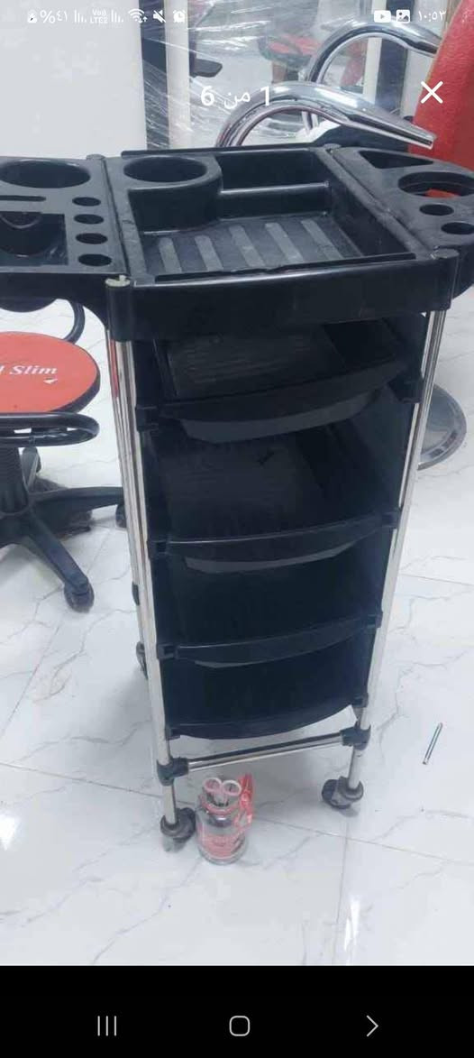 السلام عليكم اغراض صالون للبيع كراسي عدد 2ستولات 2عربانه  حلاقه عدد2   +  جربايه استخدام شهر ( بغدادالعبيدي) للتواصل *********** /***********
