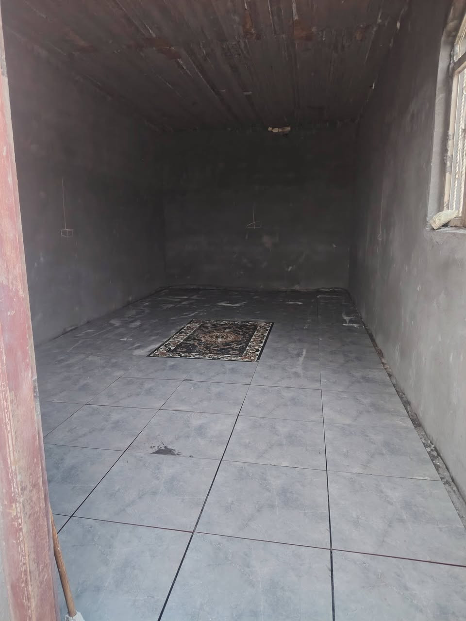 سلام عليكم بيت البيع مساحه 200متر العنوان زبير مكصب شارع 15البيت عوزه تلحيضات يحتوي علا غرفتين وصاله ومطبخ وديوان ولغرف كبار السعر 60مليون وقابل التفاوض  رقمي بي واتساب ***********
