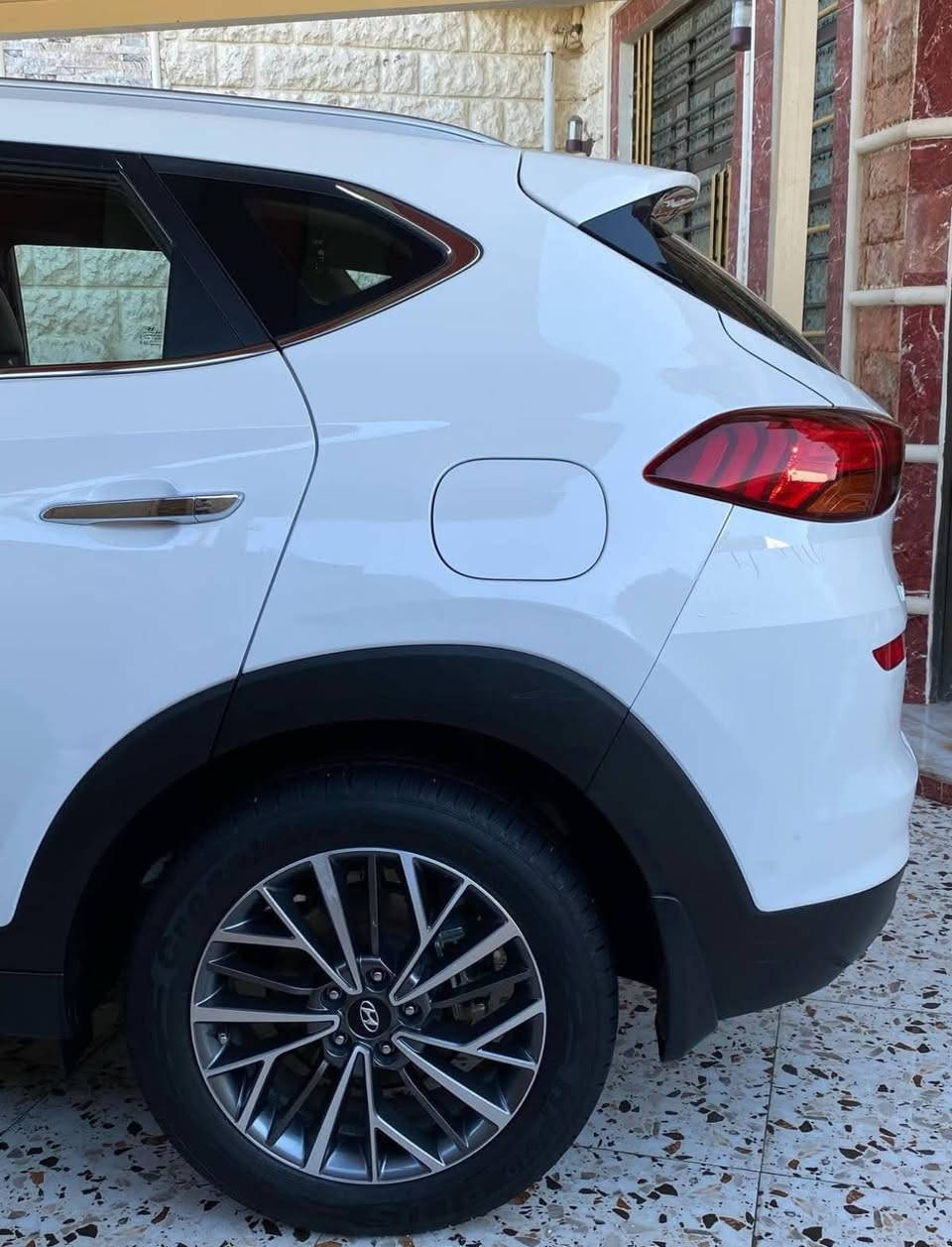 آللهم صلي على محمد وال محمد 
السلام عليكم 
اقرا التفاصيل كامل وشوف صورها وشوف سونار وراها خابرني وتشلع عيوني 
توكسان 2020كوري اصلي ماشيه 53الف محرك كير وضع شركه برغي مامفتوح 
ملاحظة مكفولا من صبغ وتبديل حته دعاميات 
شركه كالصاد رقم السليمانية 
هزه وفحص وسنويه جديد حد2030تحويل شوكت ميعجبك 
مواصفات 
تشغيل بصمة بيبان بصمة +بصمتين مع السيارة البصمة الثانيه وضع شركه مامشتغل سبير مانازل 
كتلوكات الشركه مع السياره 
كشنات امامي2كهربائي 
شحن لاسلكي تبريد چكمچه +تبريد قطعتين 
كارب بلاي اريل نفشيكن GBS
مري شفط +ترحيب مري عند فتح باب 
يدات نيگل +اناره داخل الأبواب  ترحيب 
بردا سحب داخل جنطه 
بگ لايت شمعه لد امامي لد نهاري 
ويل19+5ويل 
تخم تاير كوري الاصلي مشدود قبل سبوع 
صدر امامي خلفي وضع شركه تراي زيرو 
مكان السيآره كركوك قضاء داقوق 
السعر217$وبيها مجال***********
