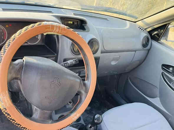 للبيع سايبا موديل ١٨ رقم بغداد نكليزي تحويل مباشر كير ومحرك نضاف شواصي مصلحه بيه جاملغ وبنيد صبغ مصفره هيئه وغرامه السعر 37 وبيه مجال مكاني بغداد جسر ديالى الجديد رقم ***********
