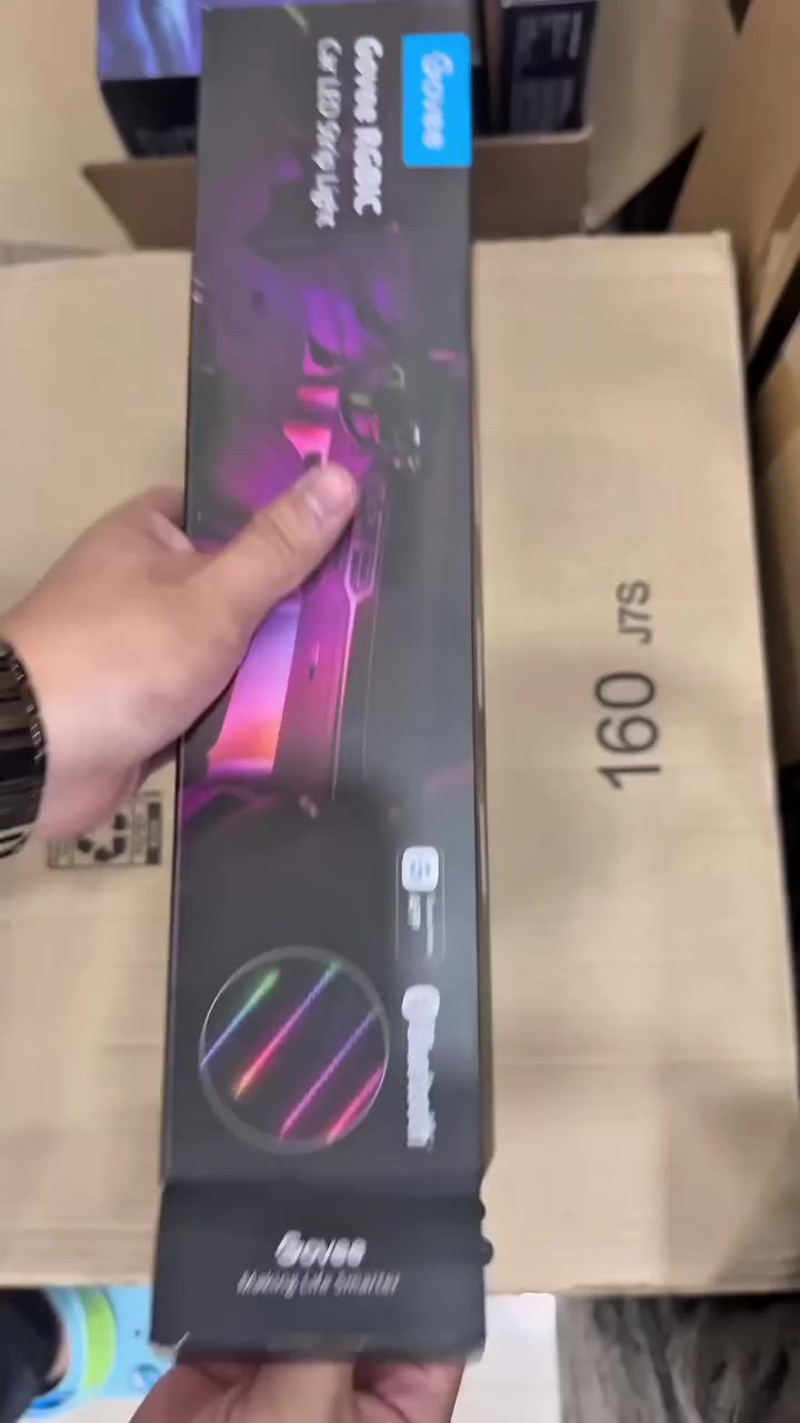 Govee RGBIC Car LED Strip Light 🚗✨
طول كل شريط: 30 سم.
عدد الأشرطة: تحتوي المجموعة على 4 أشرطة منفصلة، صُممت لتوضع تحت لوحة القيادة وتحت المقاعد الأمامية لتغطية منطقة الأقدام بالكامل.
عرض الشريط وسماكته: يبلغ عرض الشريط حوالي 12 ملموسماكته 3 ملم.
توزيع الإضاءة: يحتوي كل شريط بطول 30 سم على 18 وحدة LED (بإجمالي 72 وحدة للمجموعة كاملة) لضمان توزيع متساوي وقوي للإضاءة.
تحكم عن طريق التطبيق اكثر من40 مشهدا تفاعليا وا4 مودات للموسيقى


**إذا كنت صاحب هذا الإعلان وتريد حذفه لأي سبب، رجاءا أرسل رسالة إلى الدعم الفني**