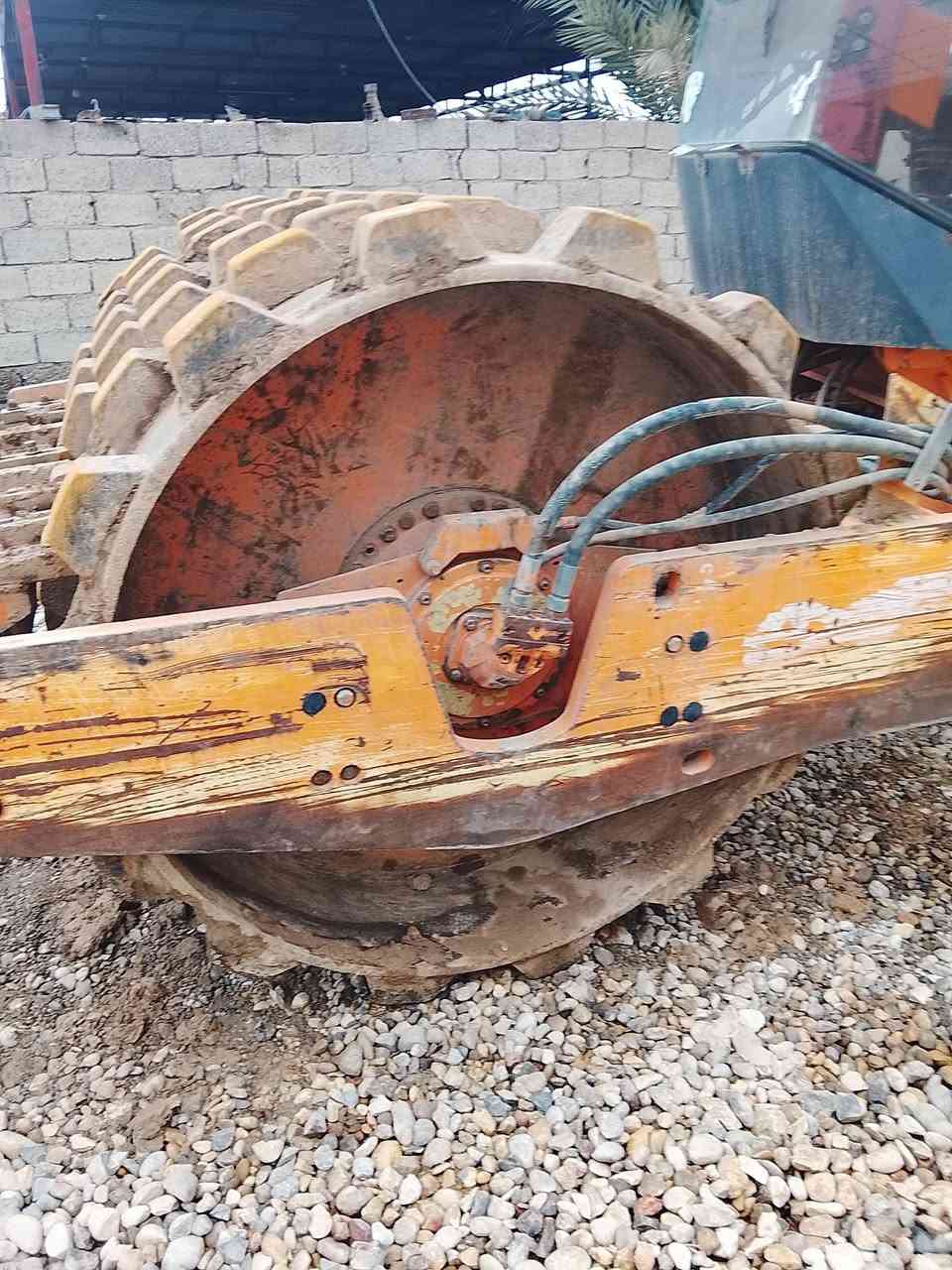 للبيع حادلهBOMAG213 
مكان واسط العزيزيه 
مكينه جاهزه في موقع العمل 
السعر 3شدات  ونص وبيه مجال 
 اتصال***********8
