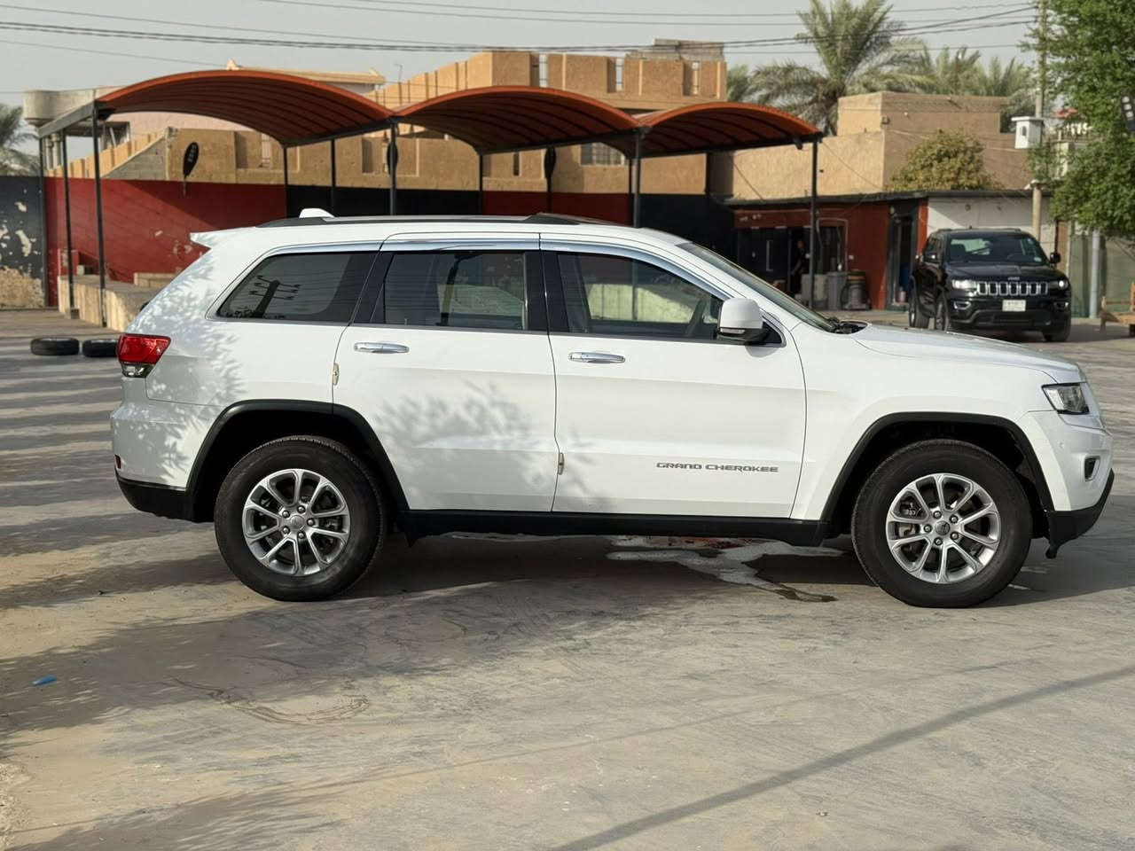 السلام عليكم للبيع جيب موديل 2014 خليجي فول مواصفات 1/1 لمتدد
مواصفات جكات تصعد وتنزل 
شاشة كبيرة 
مودات قيادة 
ستيرن كهربائي 
كشنات جلد + تدفئه 
كشنات كهرباء 
صندوق كهرباء 
ستيرن هيتر 
بنوراما 
ماشية 92 الف حقيقي 
كير طيارة 8 نمر 
اشاير بالمري 
يدات نيكل 
مكينه 6 سلندر 
انارة بالدوسات 
السونار مرفق مع الصور 
تخم تاير تخم دسكات 
سيارة جديدة مال بيت 
بعد هواي مواصفات معروفه لمتدد 
سيارة بسمي تحويل ثاني يوم 
***********
