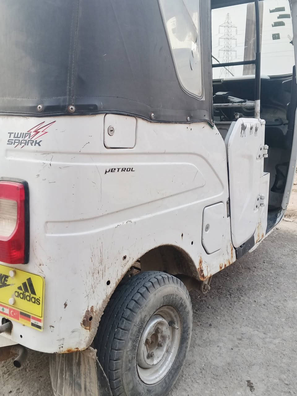 تكتك موديل 2021 مرقم السعر 6و نص وبيه مجال قليل الرقم***********
