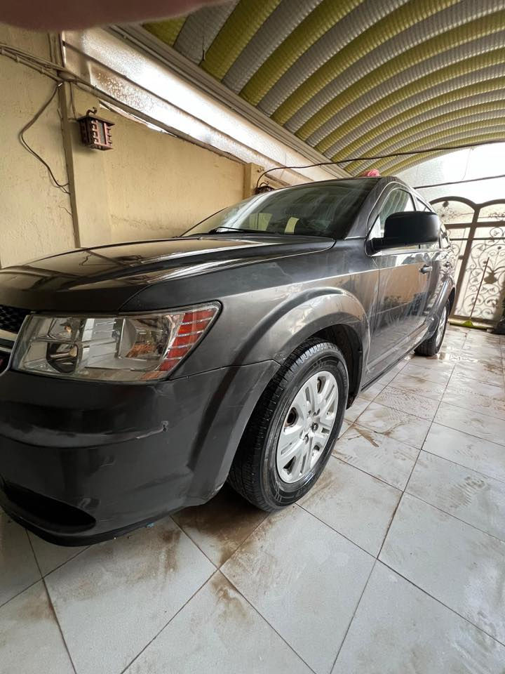 دوج جورني 2018
مكفوله عدا الجاملغ الامامي بالخشم شويه
الباقي مكفوله بيها طخه بسيطه بالدور الخلفي 
4 سلندر 
رقم بابل 
7 راكب 
ويل كب 
شاشه صغيره
المكان بابل حله شارع 80 
*********** 
مكلف بالنشر 
السعر 125 وبيها مجال
