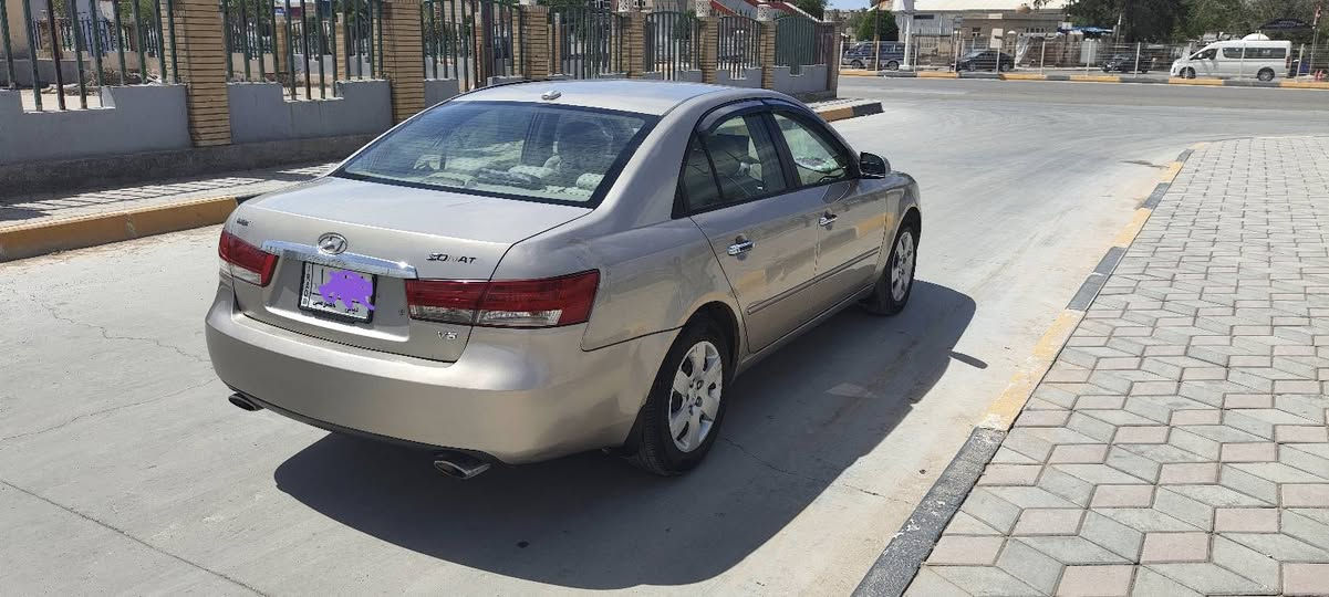 سوناتا 2008 امريكي
داخلة كلين وهنا يمي صار بيها قطعتين رش فقط
6 سلندر محرك 3300
رقم ديالى بأسمي من دخلت للعراق لحد الان يمي 
السنوية لغاية 2028
السيارة نظيفة وما بيها اي نقص
سعرها 95 وبيها مجال للشراي
***********
